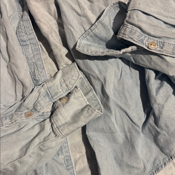 Universal threads button up - Picture 3 of 4